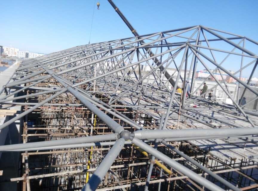 青島商貿城屋頂網架工程